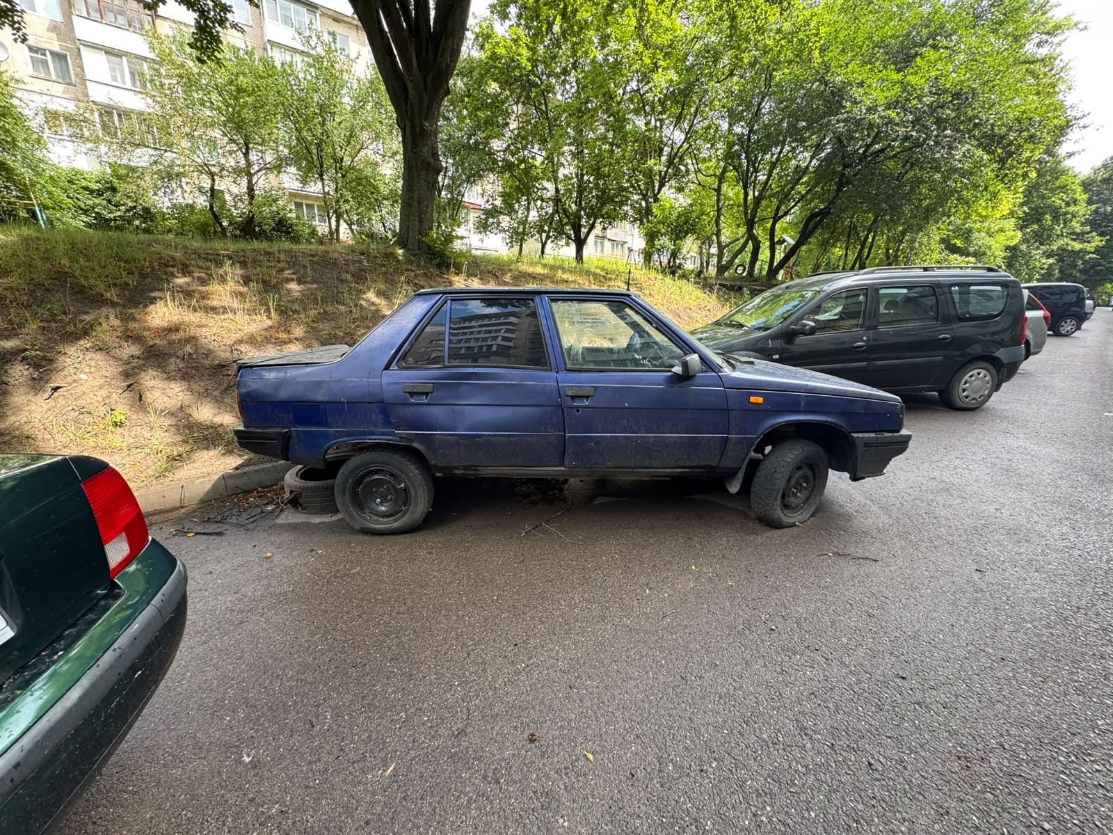 «В Тернополі шукають хазяїв безгосподарних автівок»