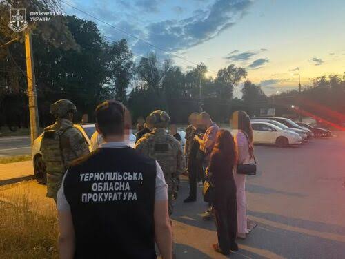 $20,000 для втечі за кордон: адвоката з Тернопільщини підозрюють у незаконній схемі для військовозобов’язаних