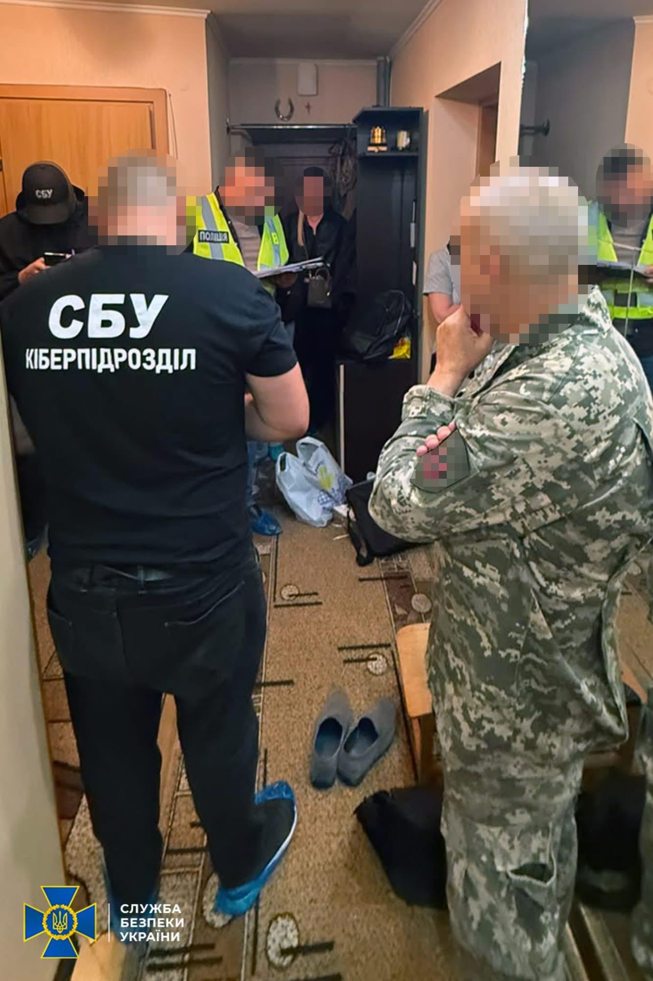 “Франківський чиновник прославляв армію окупантів: викрито держслужбовця, що підпадає під санкції за спроби реабілітації агресора”.