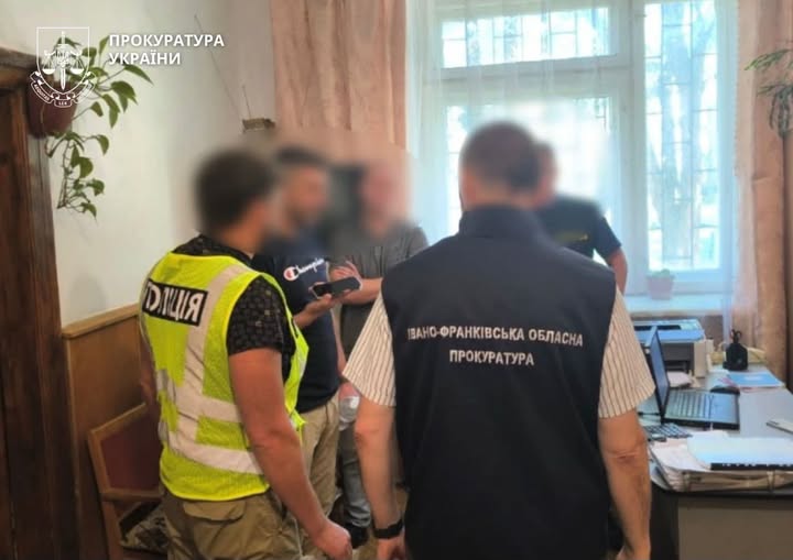 Хабарний скандал у Франківську: депутата міськради спіймали на гарячому