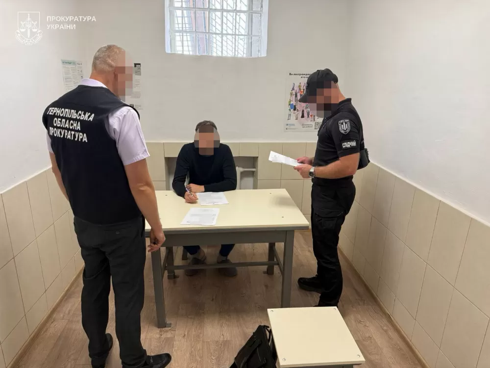 "Корупційний схемлий: митника Тернопільщини затримали за торгівлю місцями у виші".