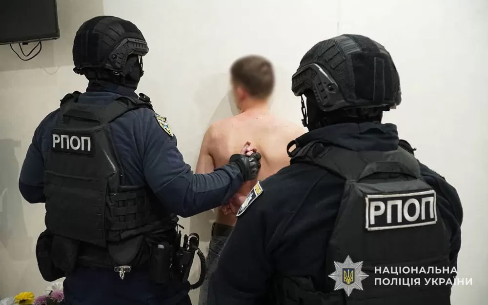 Операція "Джентельмени": Масштабні обшуки на Тернопільщині викривають корумповану мережу державних службовців.