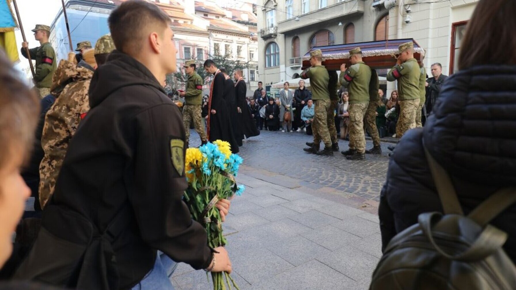 Останній шлях героїв: Львів провести Дмитра Гусака та Валентина Ярмоловича в їхню останню путь