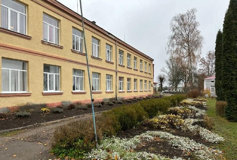 Педагогіка примусу: директорка школи на Підволочищині оштрафована за незаконне направлення учнів у психіатричну лікарню