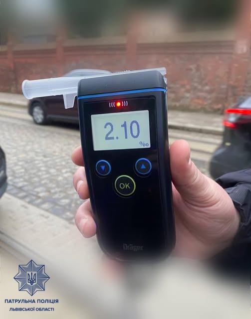 П’яний політ на двох колесах: у Львові самокатник наробив шуму в центрі міста (ВІДЕО)