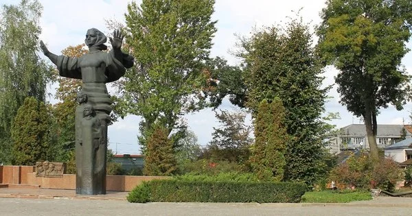 Старий парк Тернополя на 4 дні занурюється в темряву через ремонт мережі