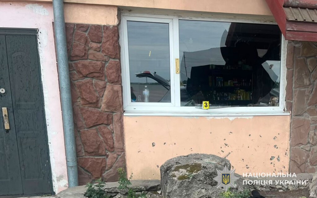 Зухвалий злом: На Тернопільщині затримали крадія, який розбив вікно й поцупив 50 тисяч з кафе
